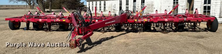 image for item NU9463 Sunflower 3672-35 sweep plow