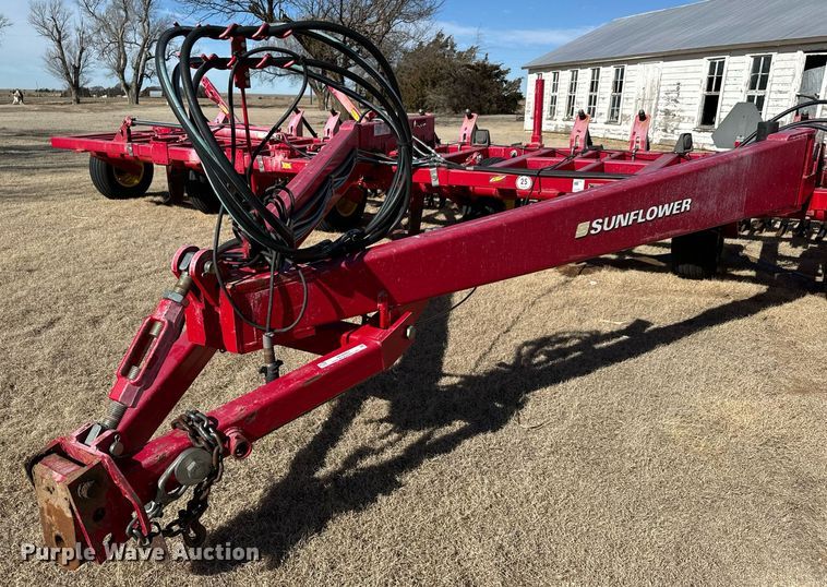 image for item NU9463 Sunflower 3672-35 sweep plow