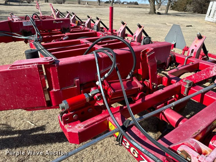 image for item NU9463 Sunflower 3672-35 sweep plow