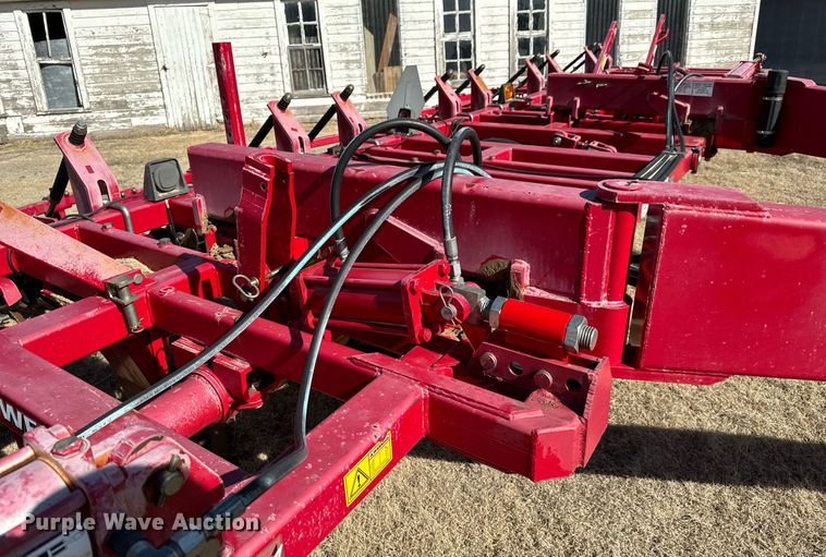 image for item NU9463 Sunflower 3672-35 sweep plow