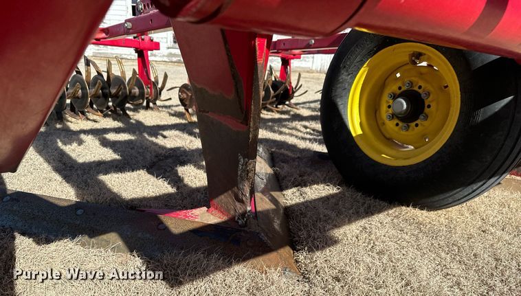 image for item NU9463 Sunflower 3672-35 sweep plow