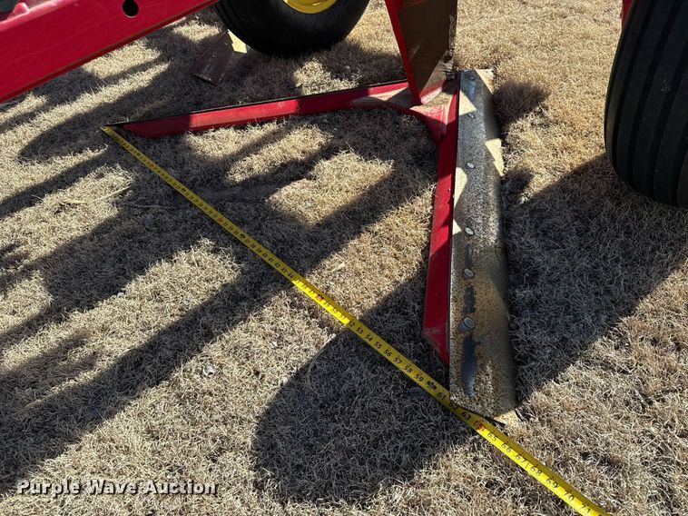 image for item NU9463 Sunflower 3672-35 sweep plow