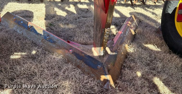 image for item NU9463 Sunflower 3672-35 sweep plow