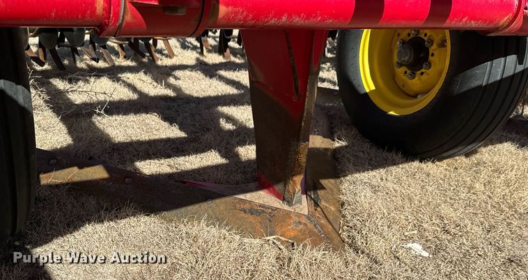 image for item NU9463 Sunflower 3672-35 sweep plow