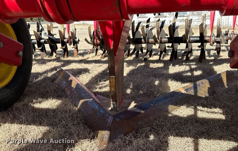 image for item NU9463 Sunflower 3672-35 sweep plow