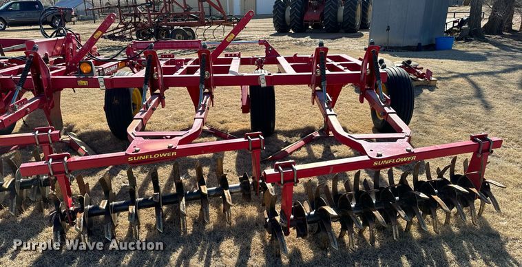 image for item NU9463 Sunflower 3672-35 sweep plow