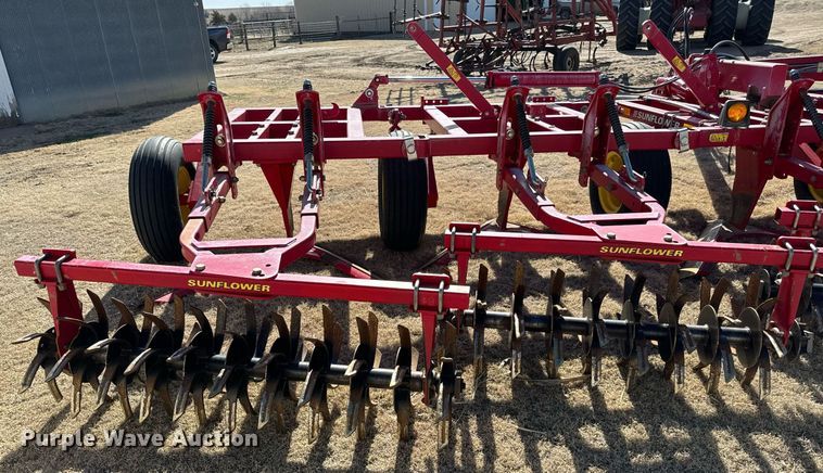 image for item NU9463 Sunflower 3672-35 sweep plow