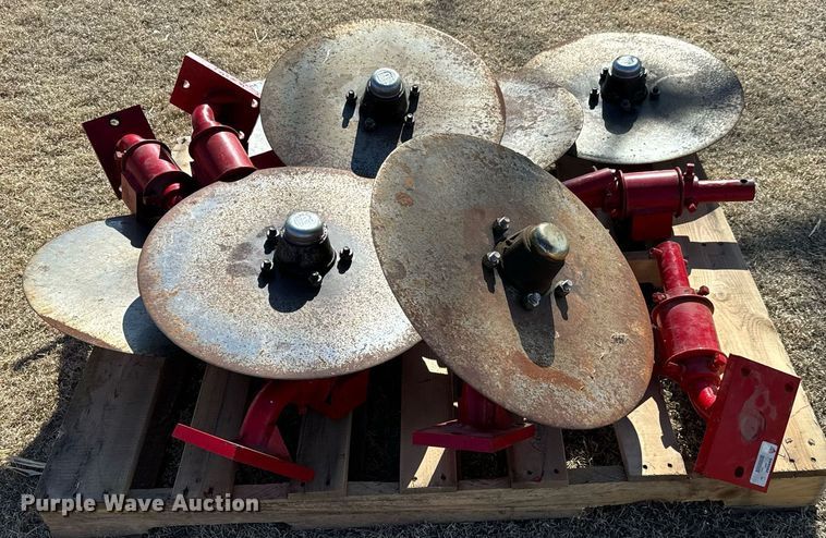 image for item NU9463 Sunflower 3672-35 sweep plow