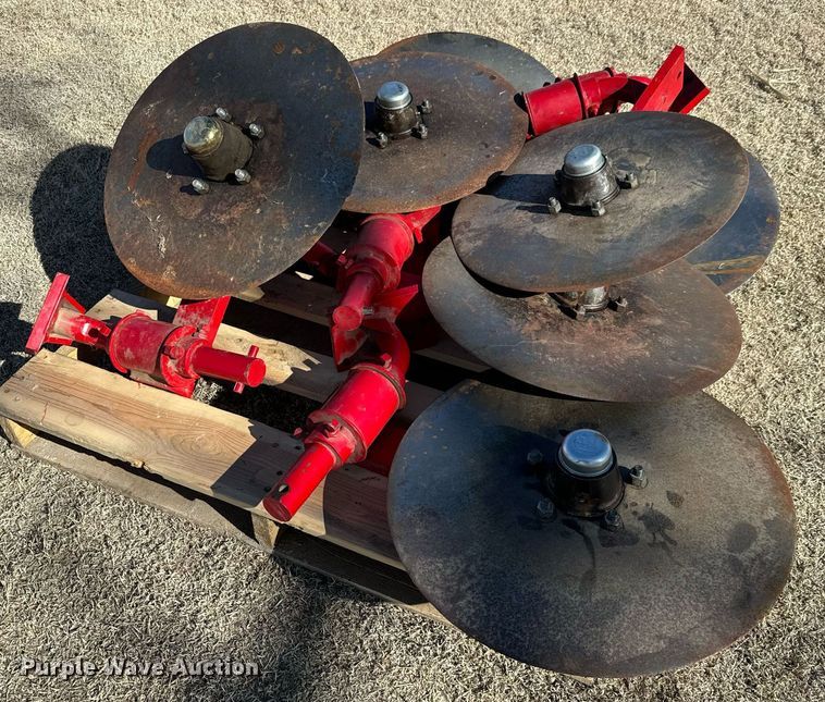 image for item NU9463 Sunflower 3672-35 sweep plow