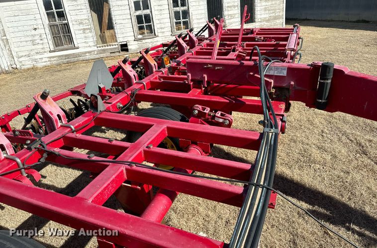 image for item NU9463 Sunflower 3672-35 sweep plow