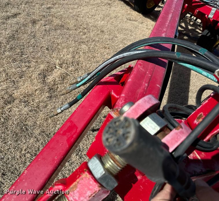 image for item NU9463 Sunflower 3672-35 sweep plow