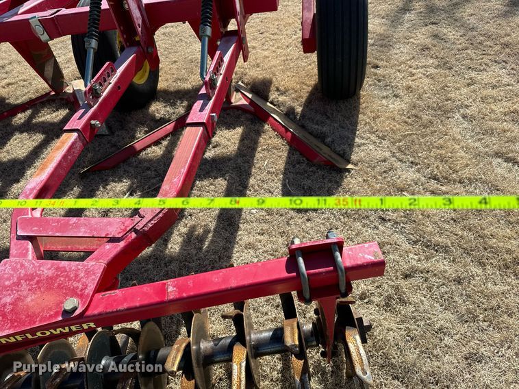 image for item NU9463 Sunflower 3672-35 sweep plow