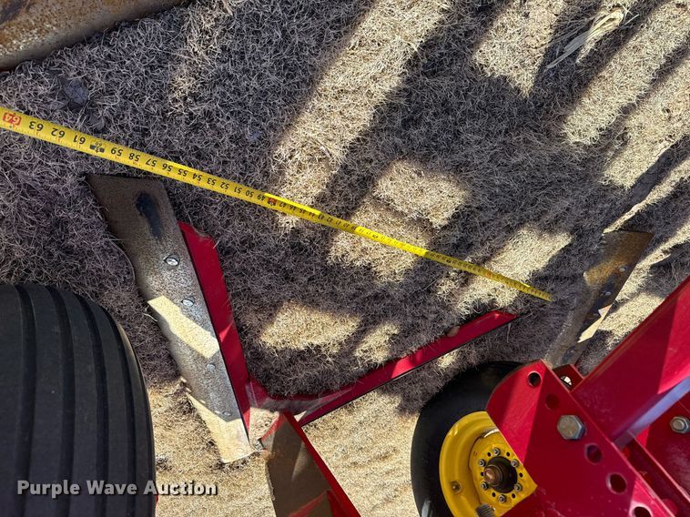 image for item NU9463 Sunflower 3672-35 sweep plow