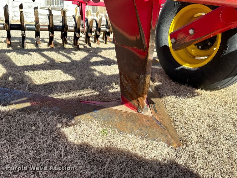 image for item NU9463 Sunflower 3672-35 sweep plow