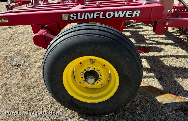 image for item NU9463 Sunflower 3672-35 sweep plow