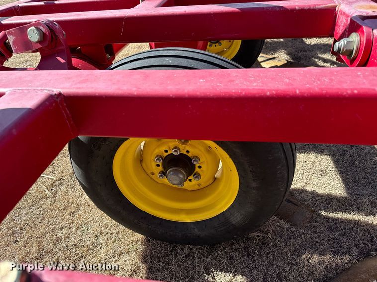 image for item NU9463 Sunflower 3672-35 sweep plow