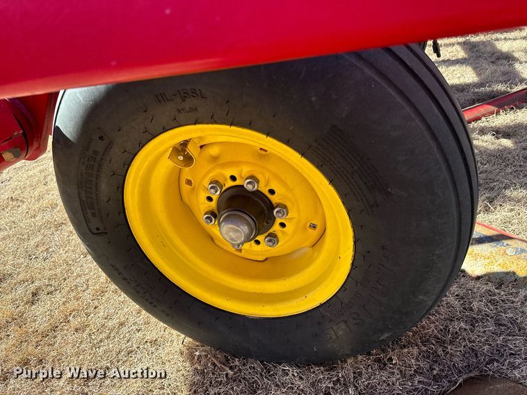 image for item NU9463 Sunflower 3672-35 sweep plow