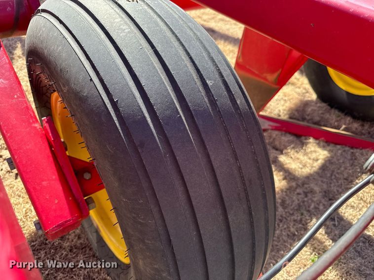 image for item NU9463 Sunflower 3672-35 sweep plow