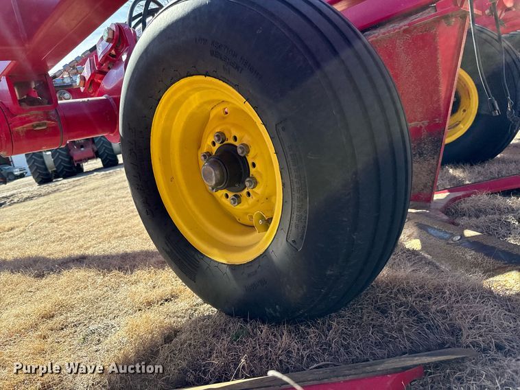 image for item NU9463 Sunflower 3672-35 sweep plow