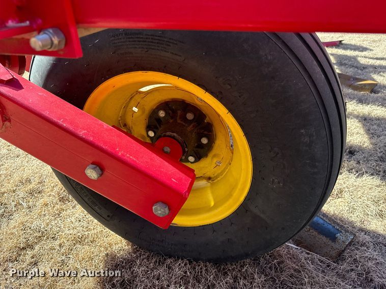 image for item NU9463 Sunflower 3672-35 sweep plow