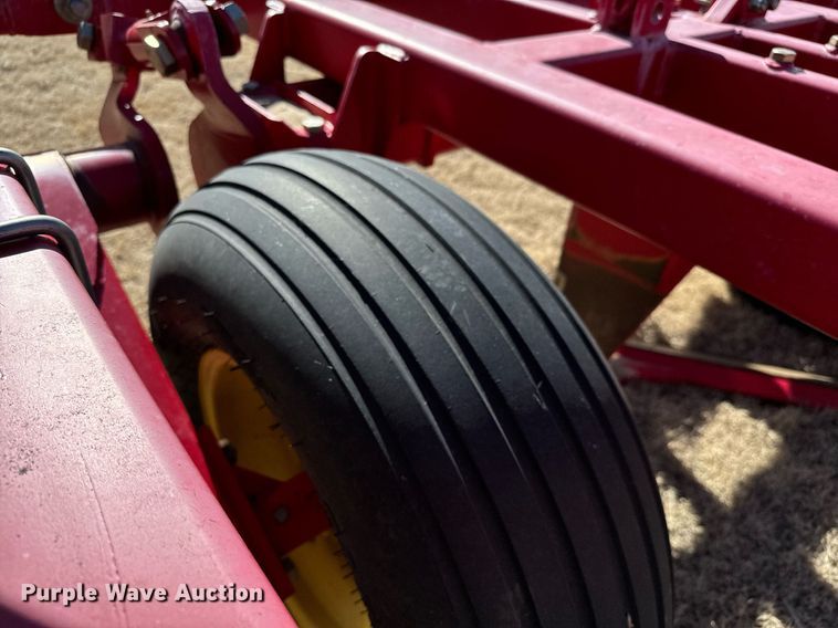 image for item NU9463 Sunflower 3672-35 sweep plow