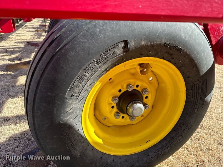 image for item NU9463 Sunflower 3672-35 sweep plow