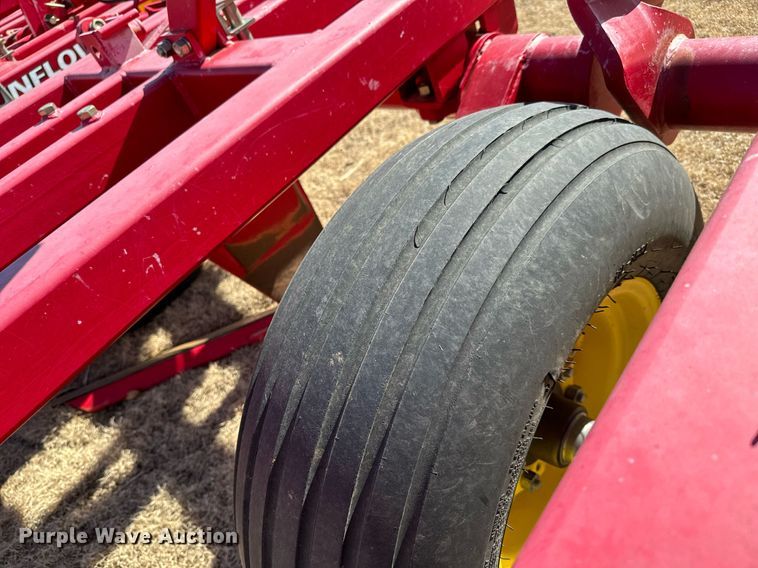 image for item NU9463 Sunflower 3672-35 sweep plow