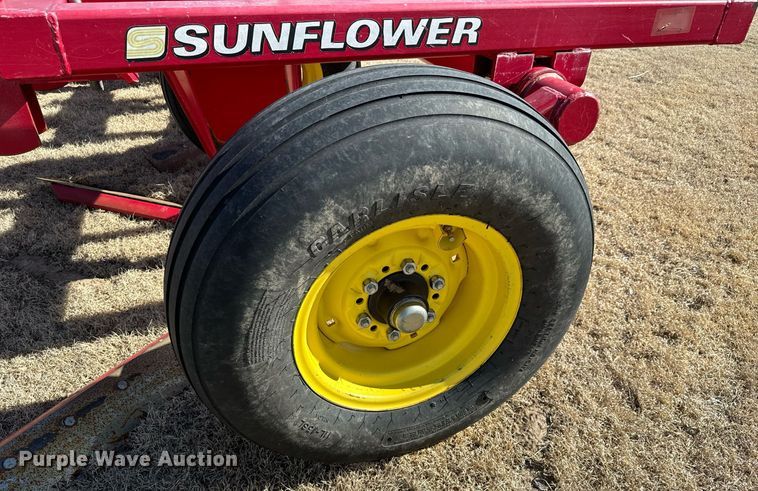 image for item NU9463 Sunflower 3672-35 sweep plow