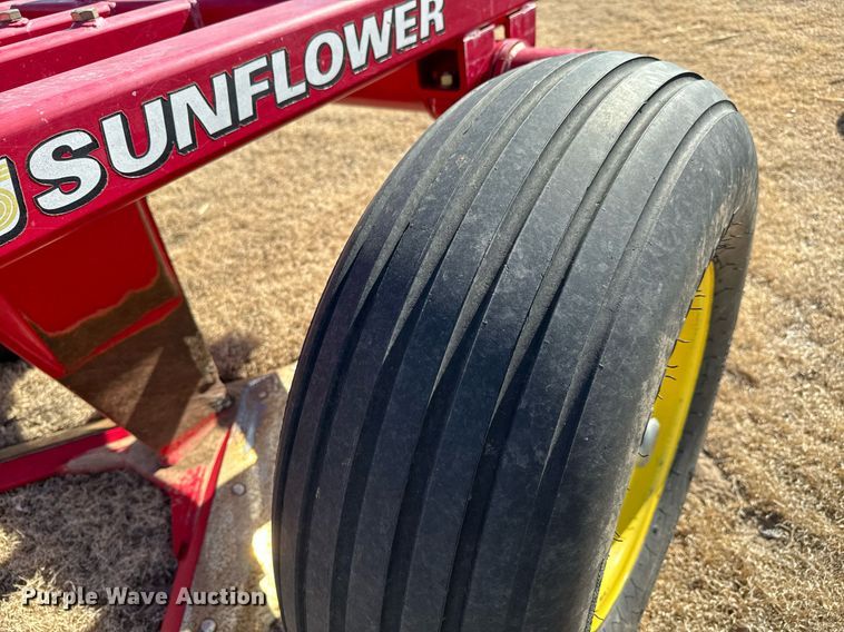 image for item NU9463 Sunflower 3672-35 sweep plow