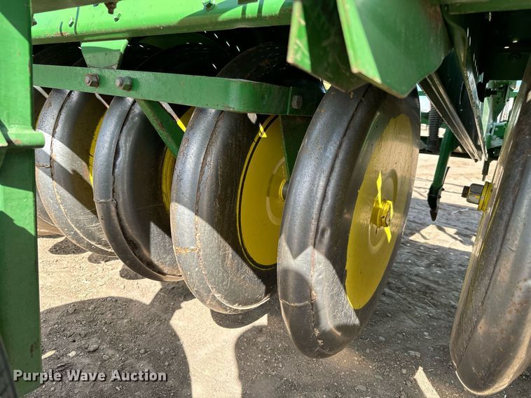image for item NU9465 John Deere 9300 hoe grain drill