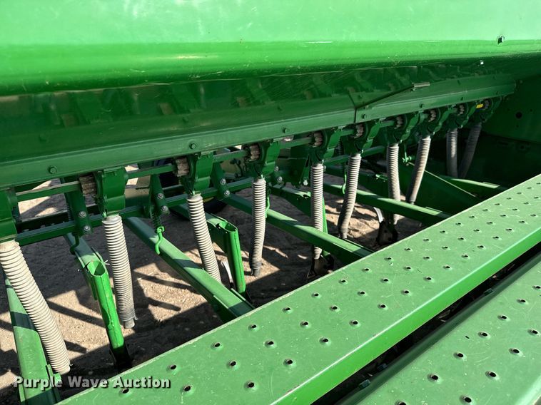 image for item NU9465 John Deere 9300 hoe grain drill