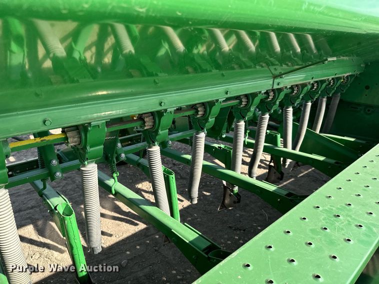 image for item NU9465 John Deere 9300 hoe grain drill