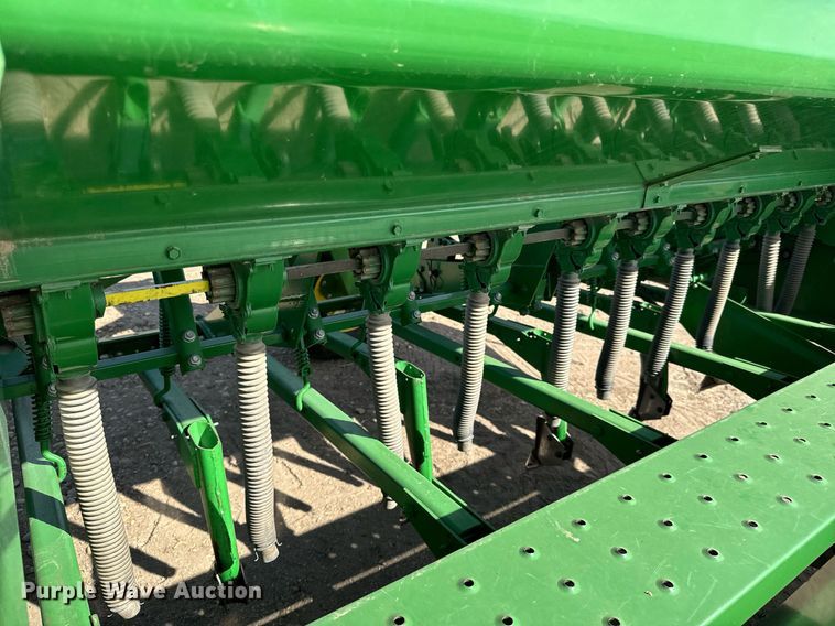 image for item NU9465 John Deere 9300 hoe grain drill