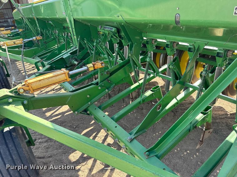 image for item NU9465 John Deere 9300 hoe grain drill