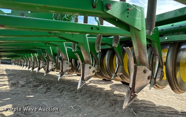 image for item NU9465 John Deere 9300 hoe grain drill