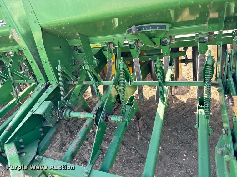image for item NU9465 John Deere 9300 hoe grain drill