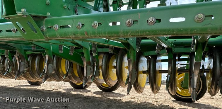 image for item NU9465 John Deere 9300 hoe grain drill