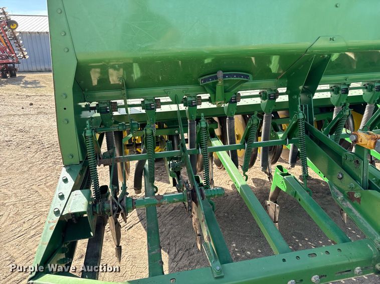 image for item NU9465 John Deere 9300 hoe grain drill