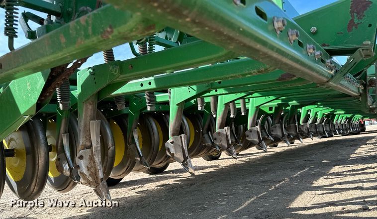 image for item NU9465 John Deere 9300 hoe grain drill