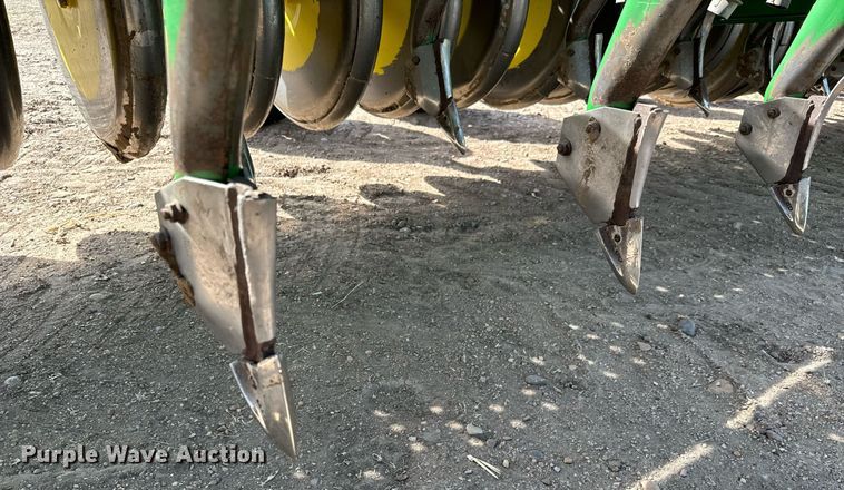 image for item NU9465 John Deere 9300 hoe grain drill