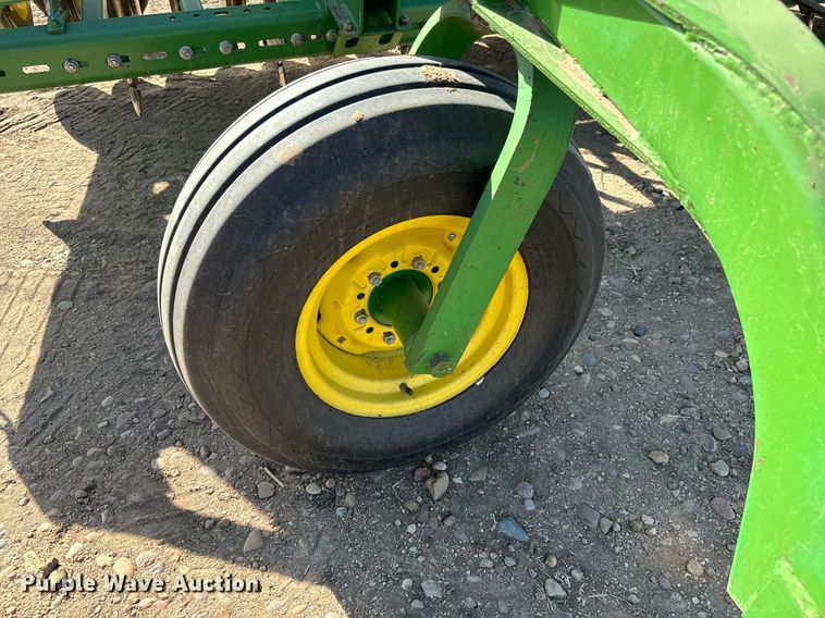 image for item NU9465 John Deere 9300 hoe grain drill