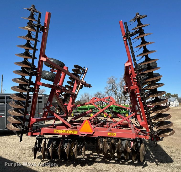 image for item NU9466 Sunflower  1233-29 tandem disk