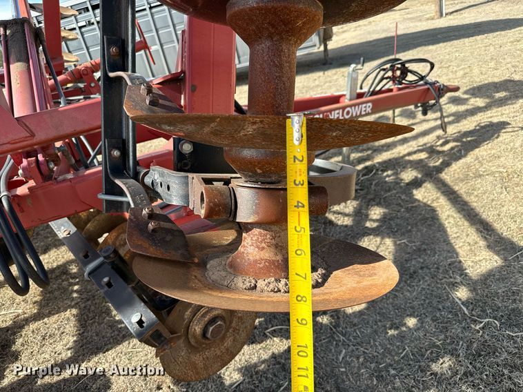 image for item NU9466 Sunflower  1233-29 tandem disk