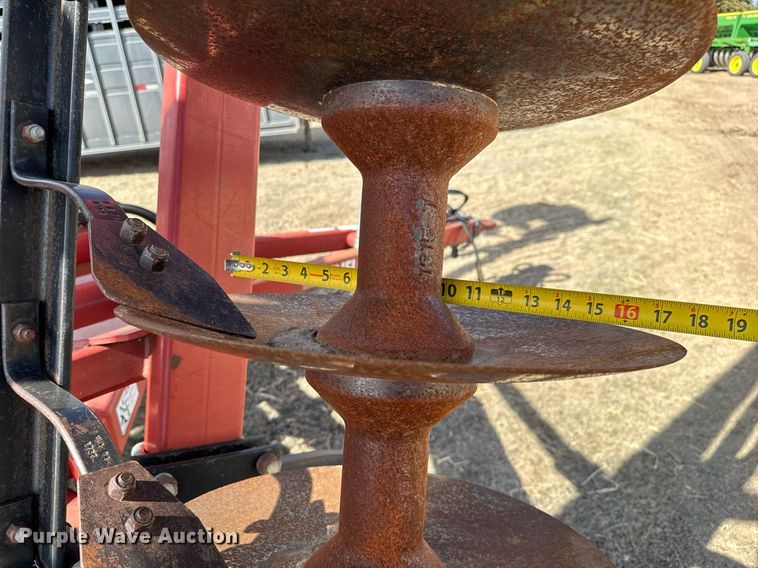 image for item NU9466 Sunflower  1233-29 tandem disk