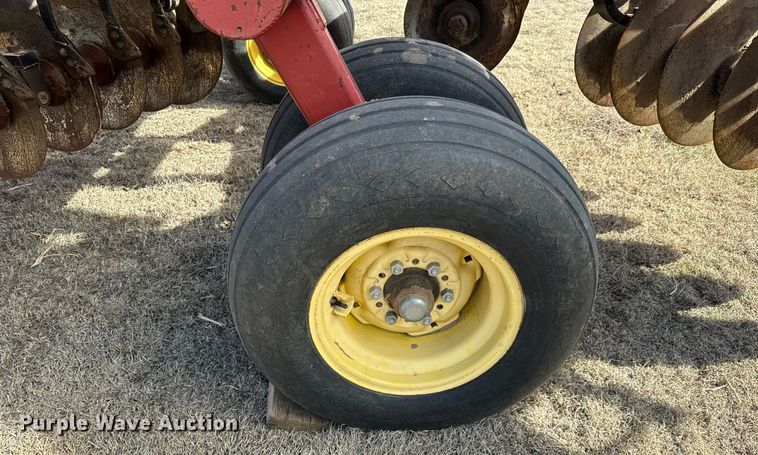 image for item NU9466 Sunflower  1233-29 tandem disk