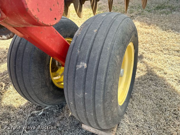 image for item NU9466 Sunflower  1233-29 tandem disk