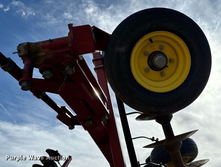 image for item NU9466 Sunflower  1233-29 tandem disk