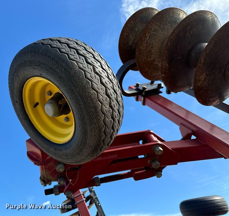 image for item NU9466 Sunflower  1233-29 tandem disk