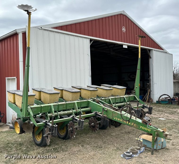 image for item NU9521 John Deere 7000 planter