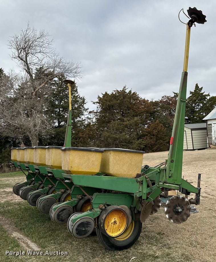 image for item NU9521 John Deere 7000 planter